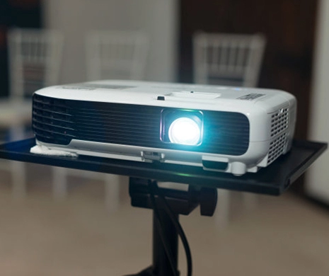 Cooling solution for projectors