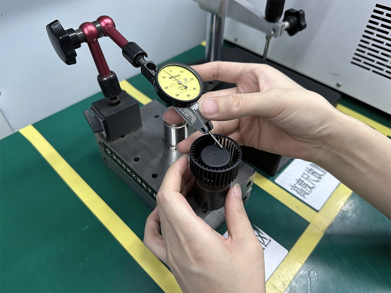 Fan blade verticality detection