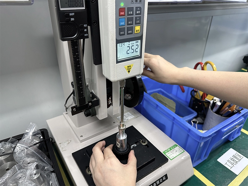 Fan blade binding force detection
